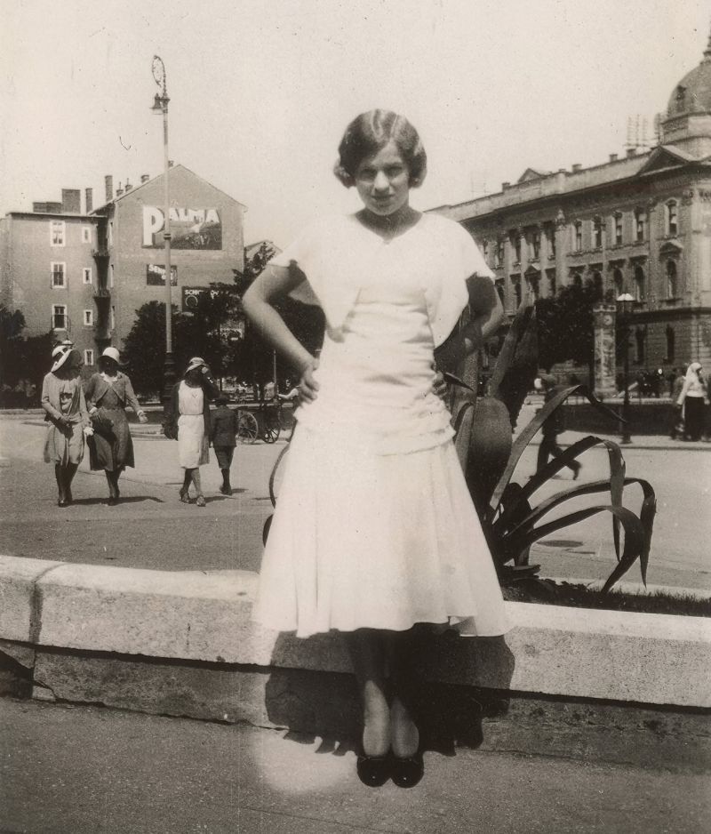 Trg kralja Aleksandra (današnji Trg Republike Hrvatske) oko 1930. godine, u pozadni Deželićeva ulica
